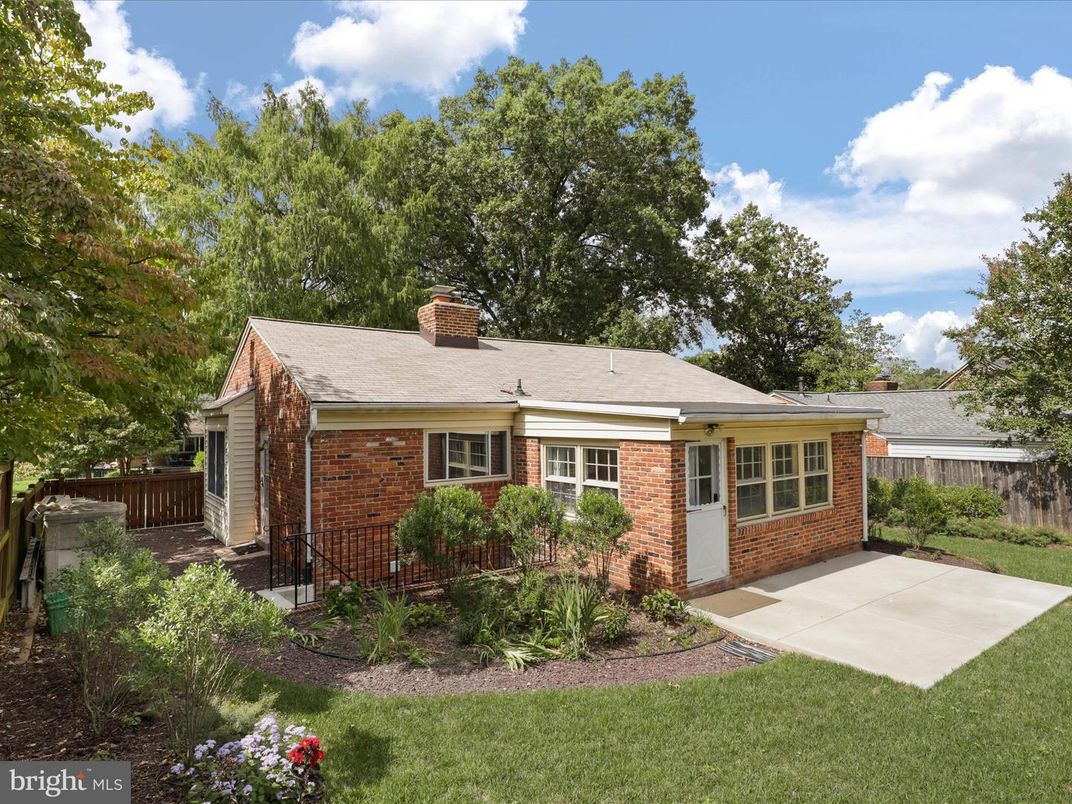 Exterior, Facade, Brick Facade, Cape Cod