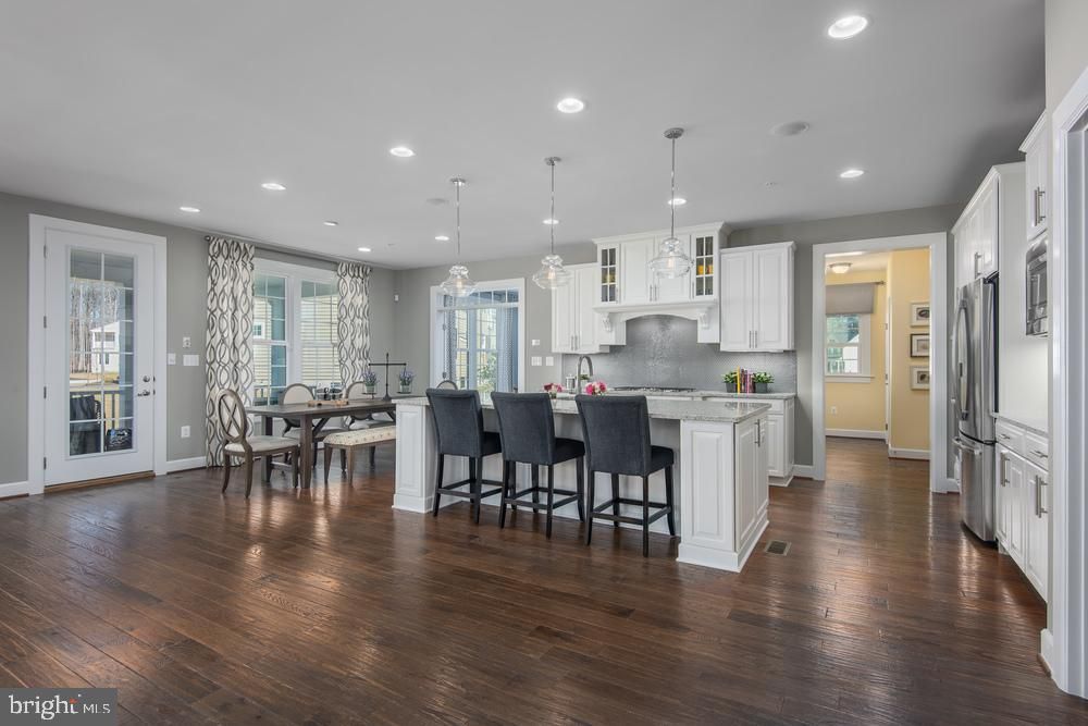 Dining room, Interior, Kitchen, Pendant Lights, Recessed Lighting, Wood Texture Flooring