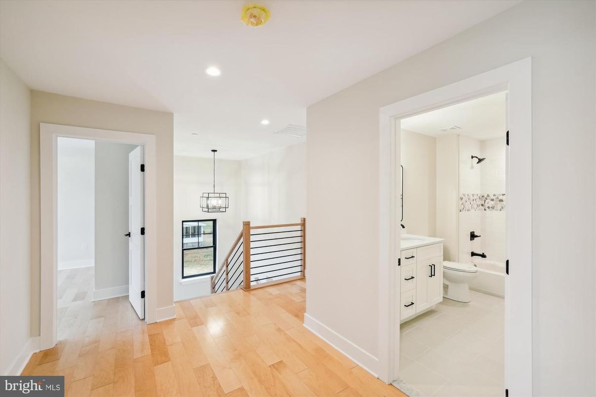 Bathroom, Interior, Pendant Lights, Recessed Lighting, Wood Texture Flooring