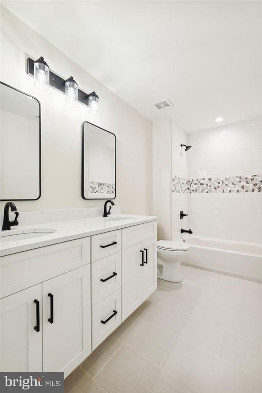 Bathroom, Dual Sink Vanities, Interior, Recessed Lighting