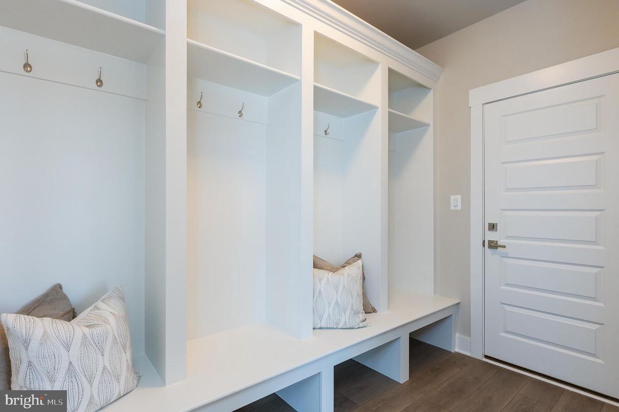 Interior, Walk-in Closets, Wood Texture Flooring