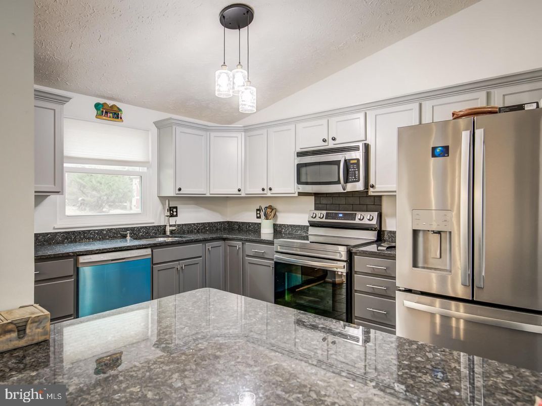Interior, Kitchen, Pendant Lights, Stainless Steel Appliances