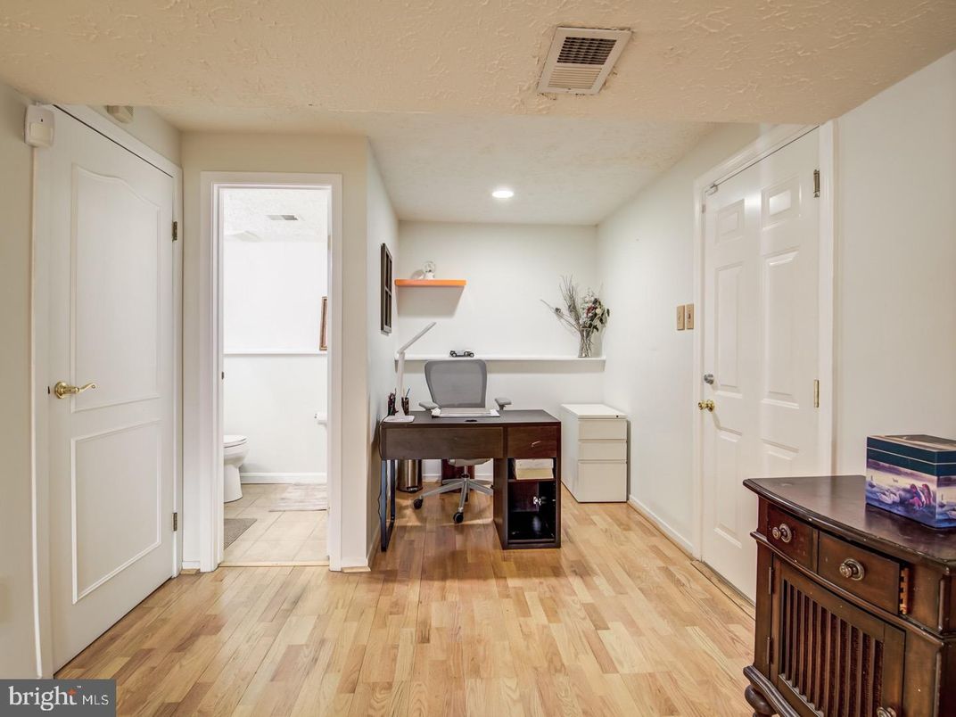 Bathroom, Home Office, Interior, Recessed Lighting, Wood Texture Flooring