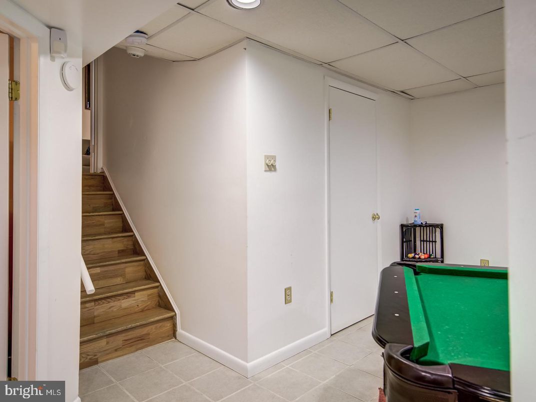 Billiard Table, Game Room, Interior, Recessed Lighting