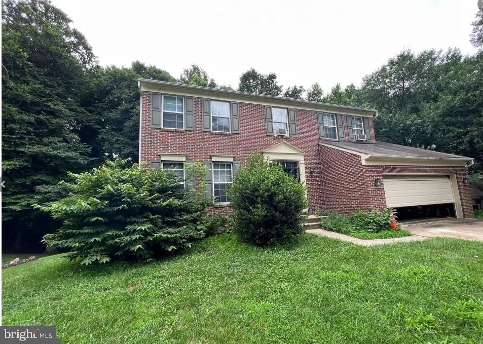 Attached, Exterior, Facade, Brick Facade, Georgian