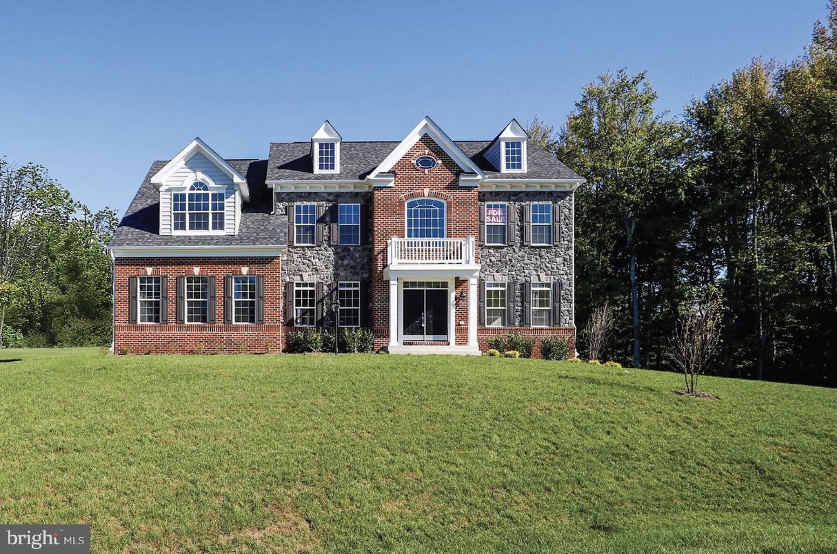 Exterior, Facade, Brick Facade, Georgian