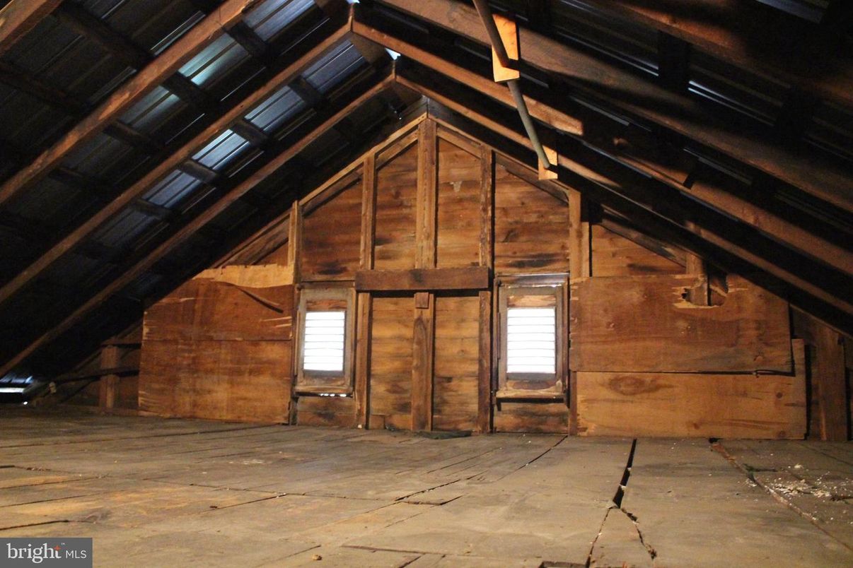 Empty room, Interior, Wooden Beams, Wooden Ceilings, Wooden Walls