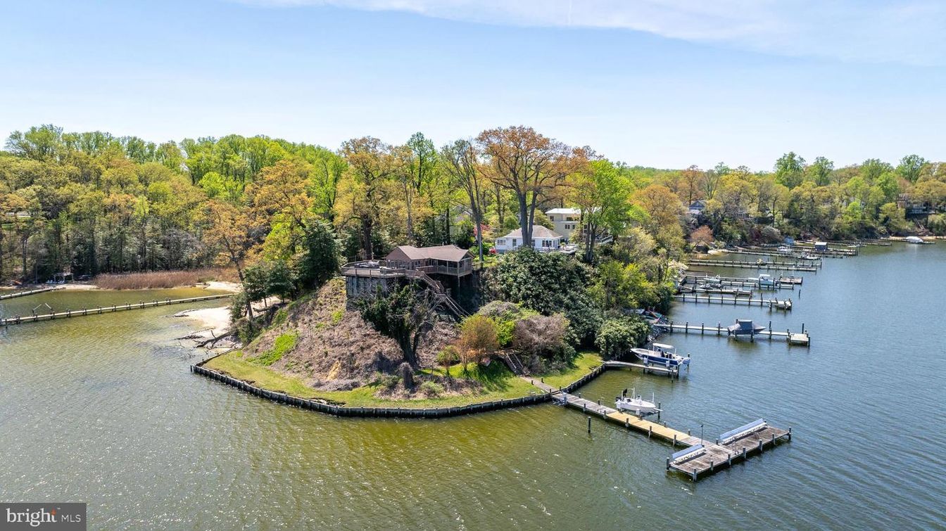 Exterior, Lake