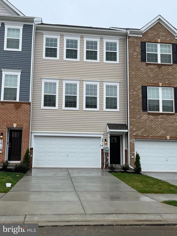 Attached, Exterior, Facade, Brick Facade, Rowhouse