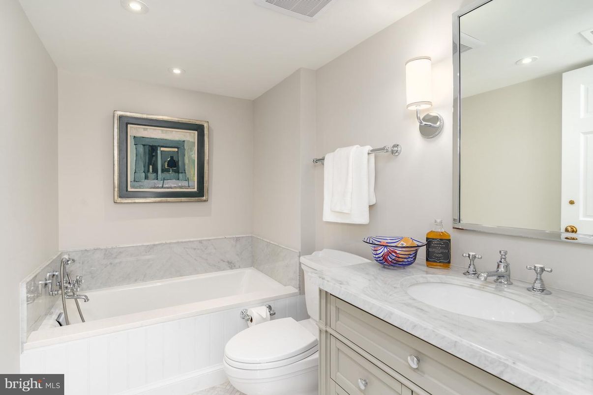 Bathroom, Interior, Recessed Lighting