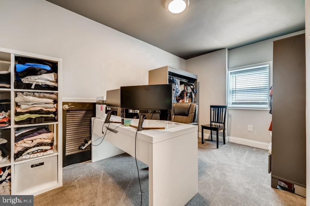 Home Office, Interior