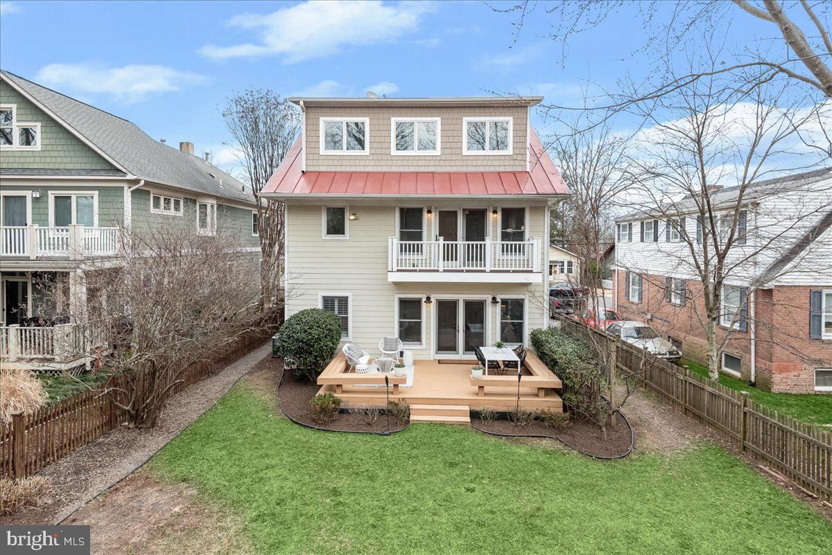 Exterior, Facade, Solar Panels, American Foursquare