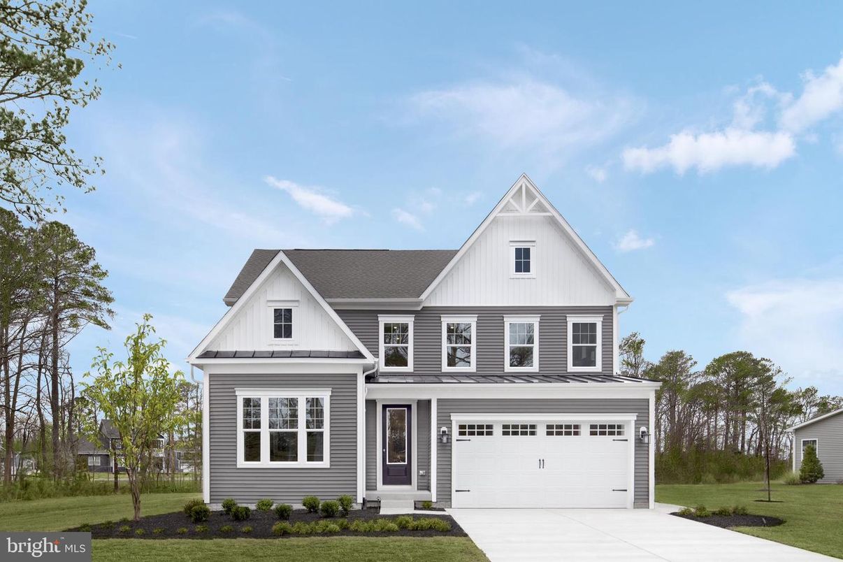 Attached, Exterior, Facade, Farmhouse