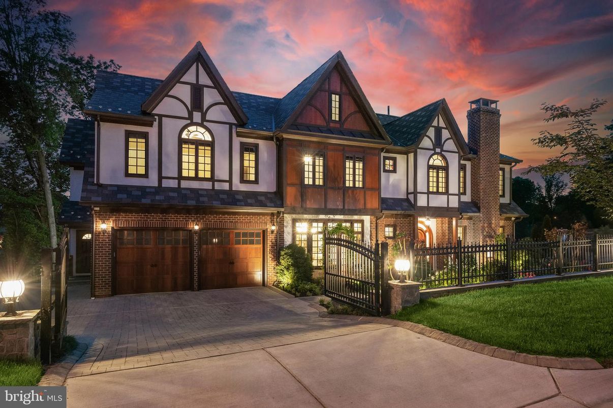 Attached, Exterior, Facade, Tudor Revival