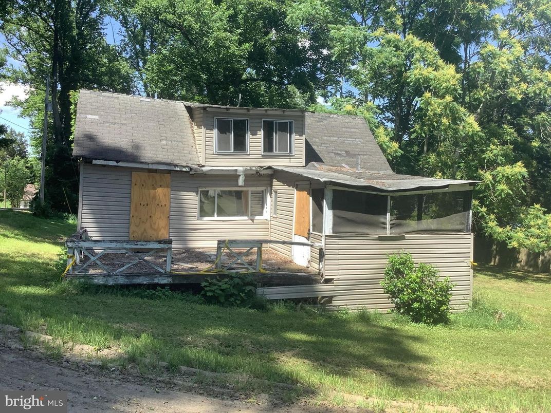 Backyard, Exterior, Facade, Split Level