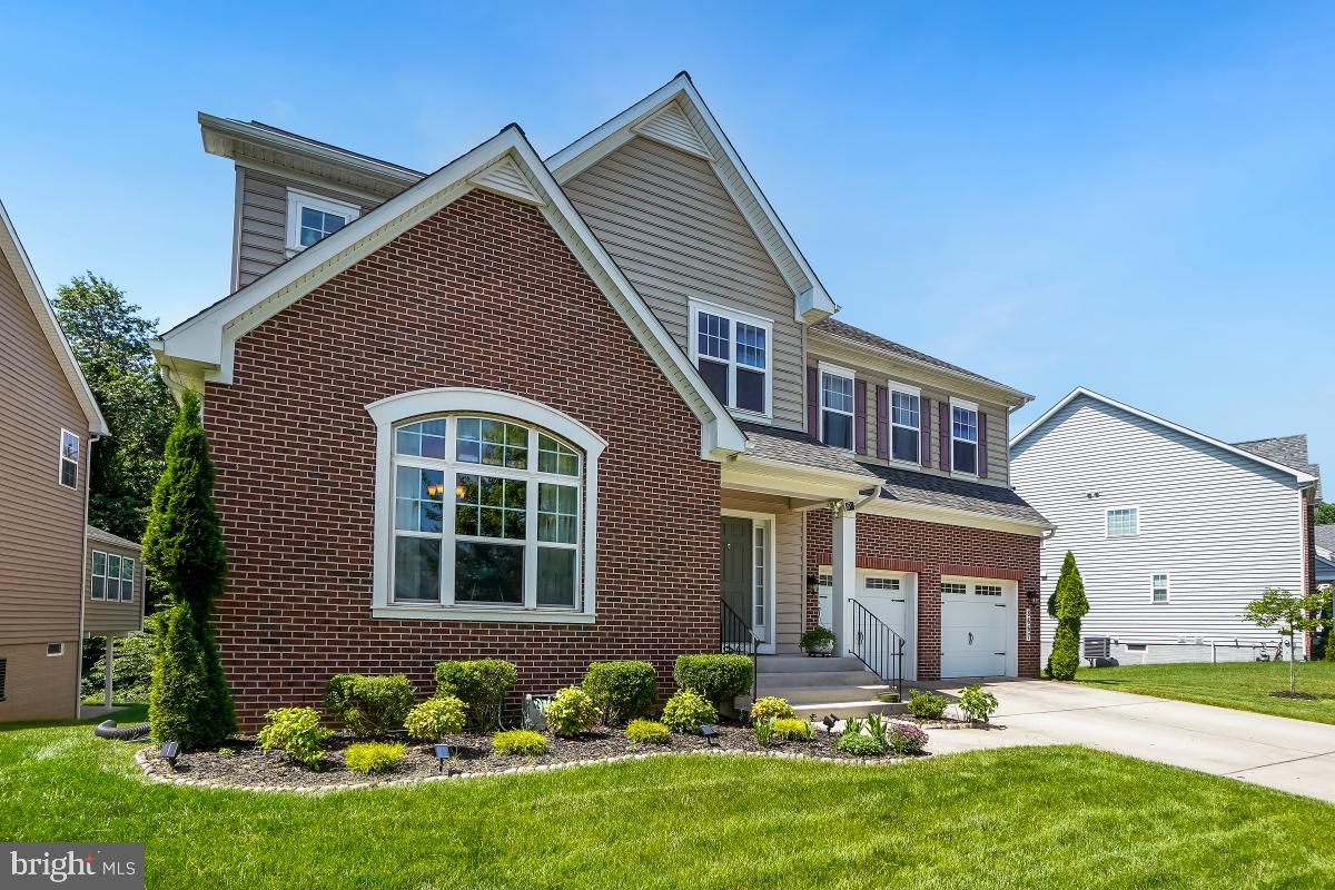 Attached, Exterior, Facade, Brick Facade, Brick Traditional