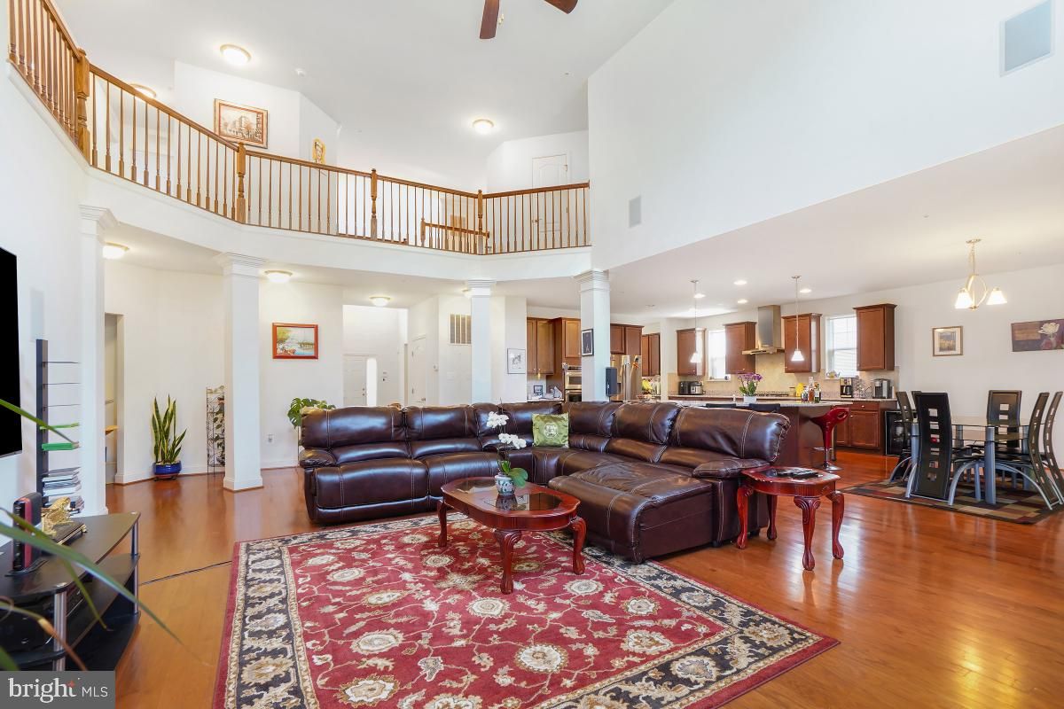 Dining room, Interior, Kitchen, Living room, Pendant Lights, Recessed Lighting, Wood Texture Flooring