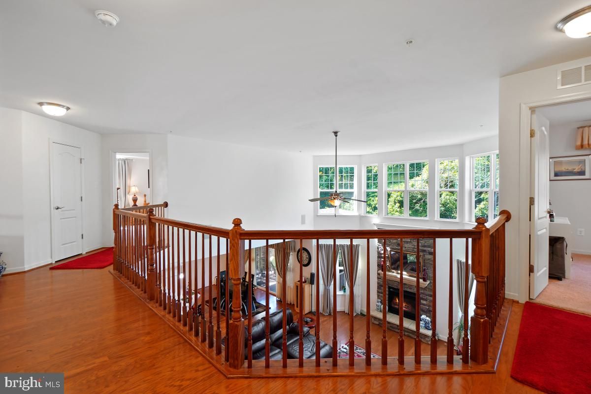 Interior, Pendant Lights, Wood Texture Flooring