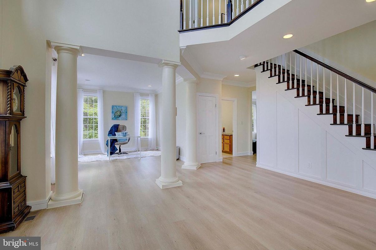 Interior, Recessed Lighting, Wood Texture Flooring