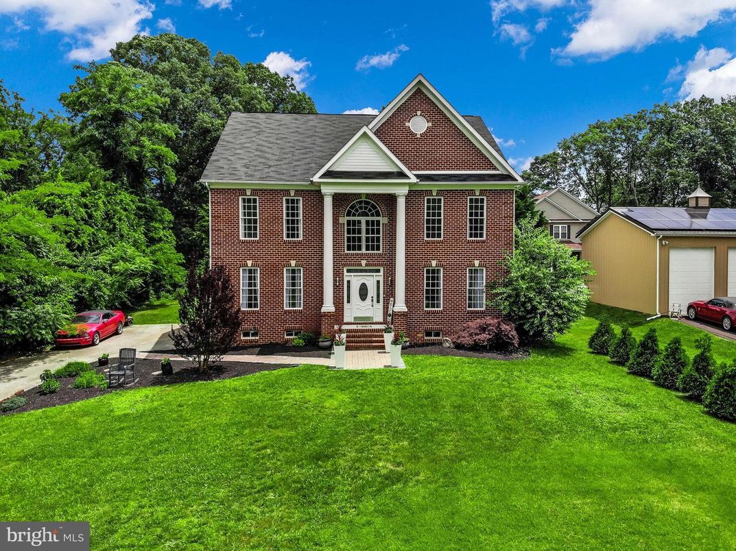 Detached Garage, Exterior, Facade, Brick Facade, Georgian