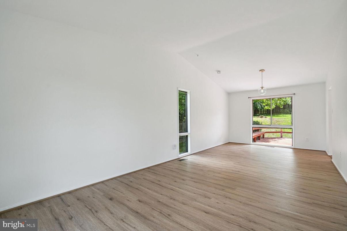 Empty room, Interior, Pendant Lights, Wood Texture Flooring