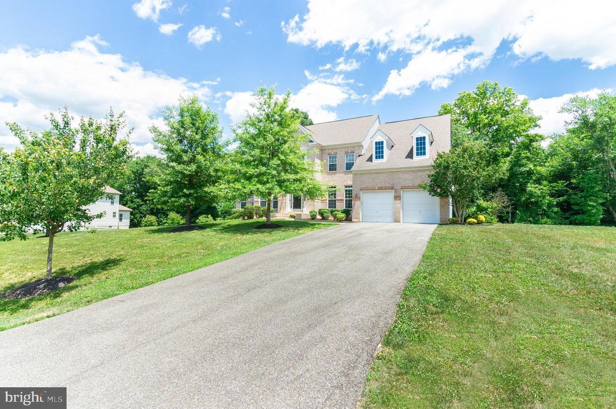 Attached, Backyard, Exterior, Facade, French Provincial