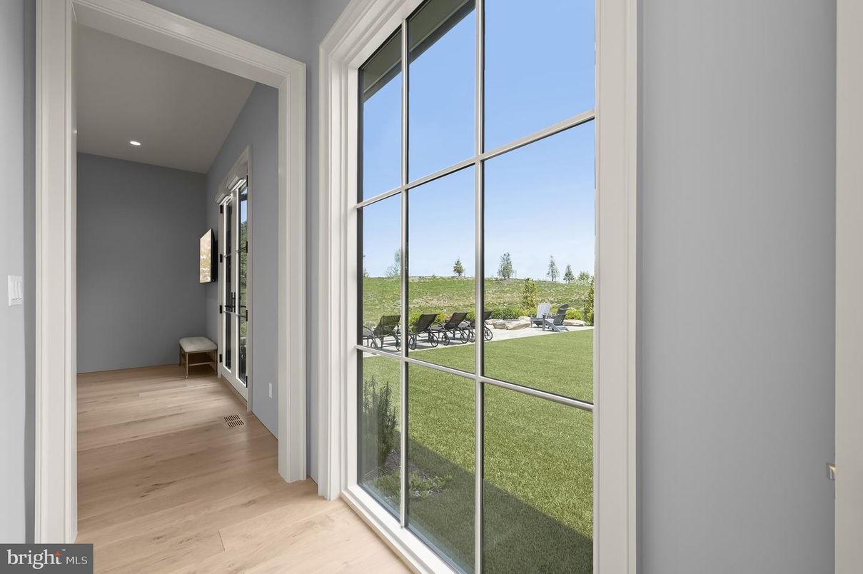 Interior, Recessed Lighting, Sun Room, Wood Texture Flooring