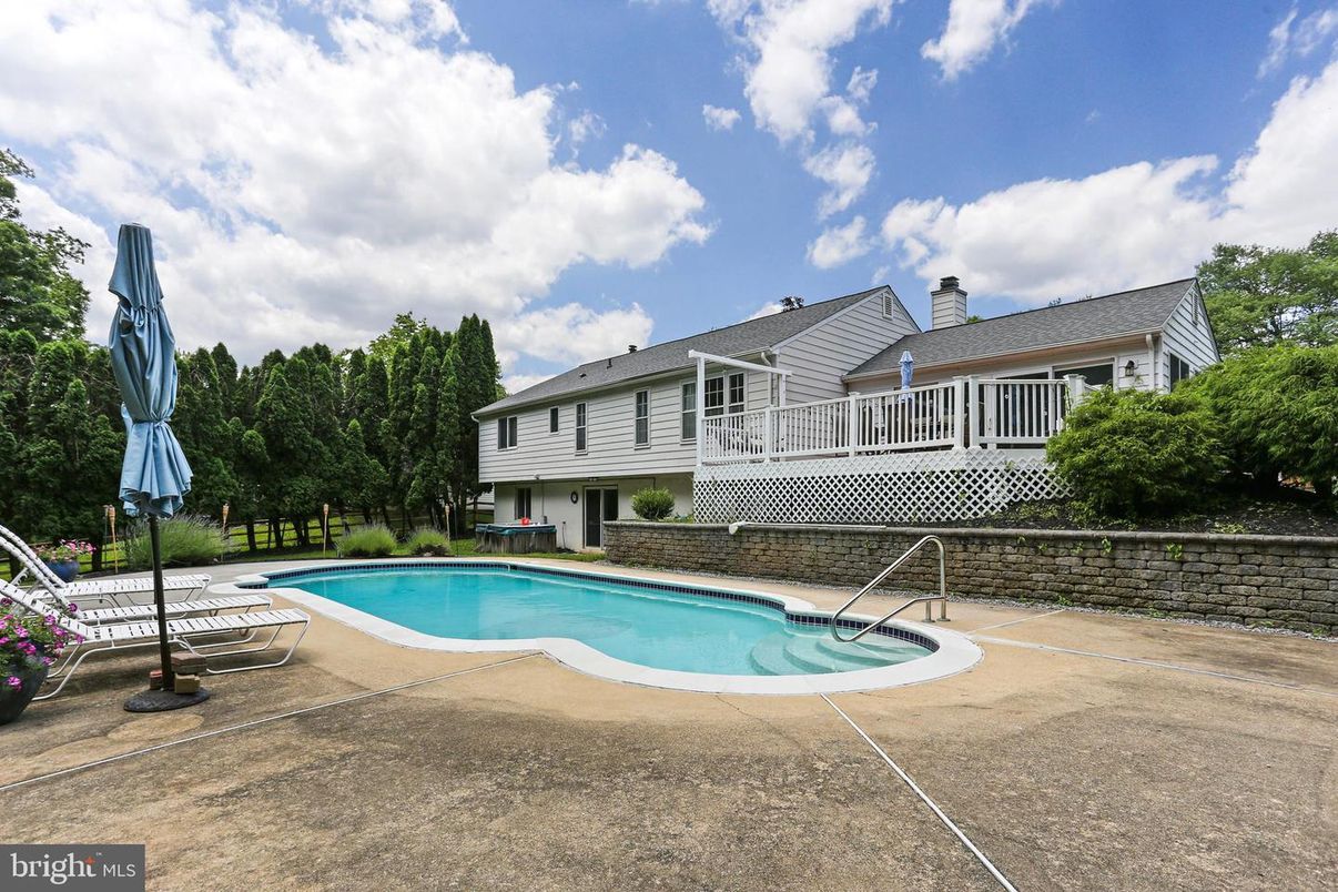 Exterior, Pool