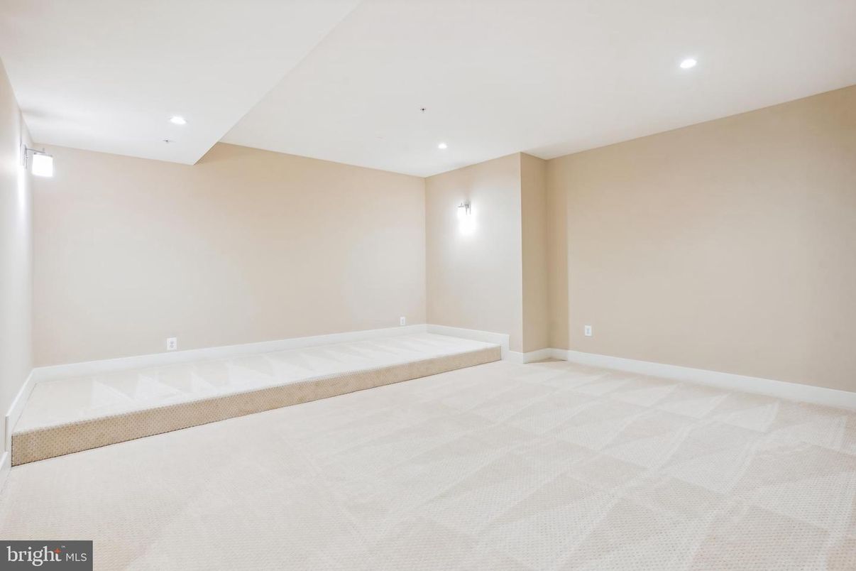 Empty room, Interior, Recessed Lighting