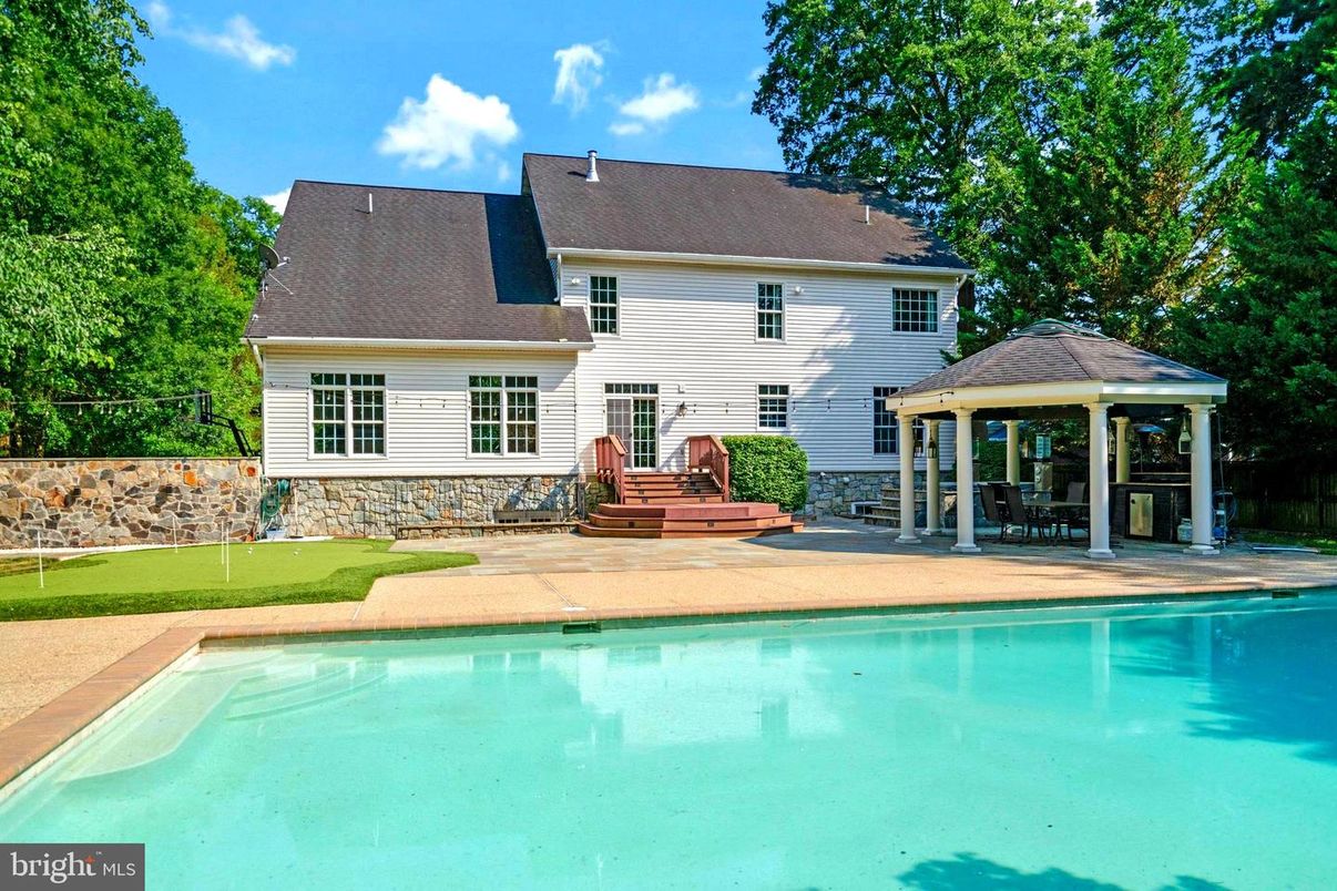 Exterior, Pool