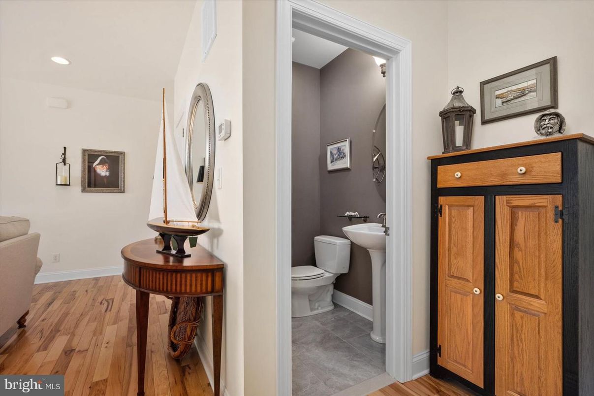 Bathroom, Interior, Recessed Lighting, Wood Texture Flooring