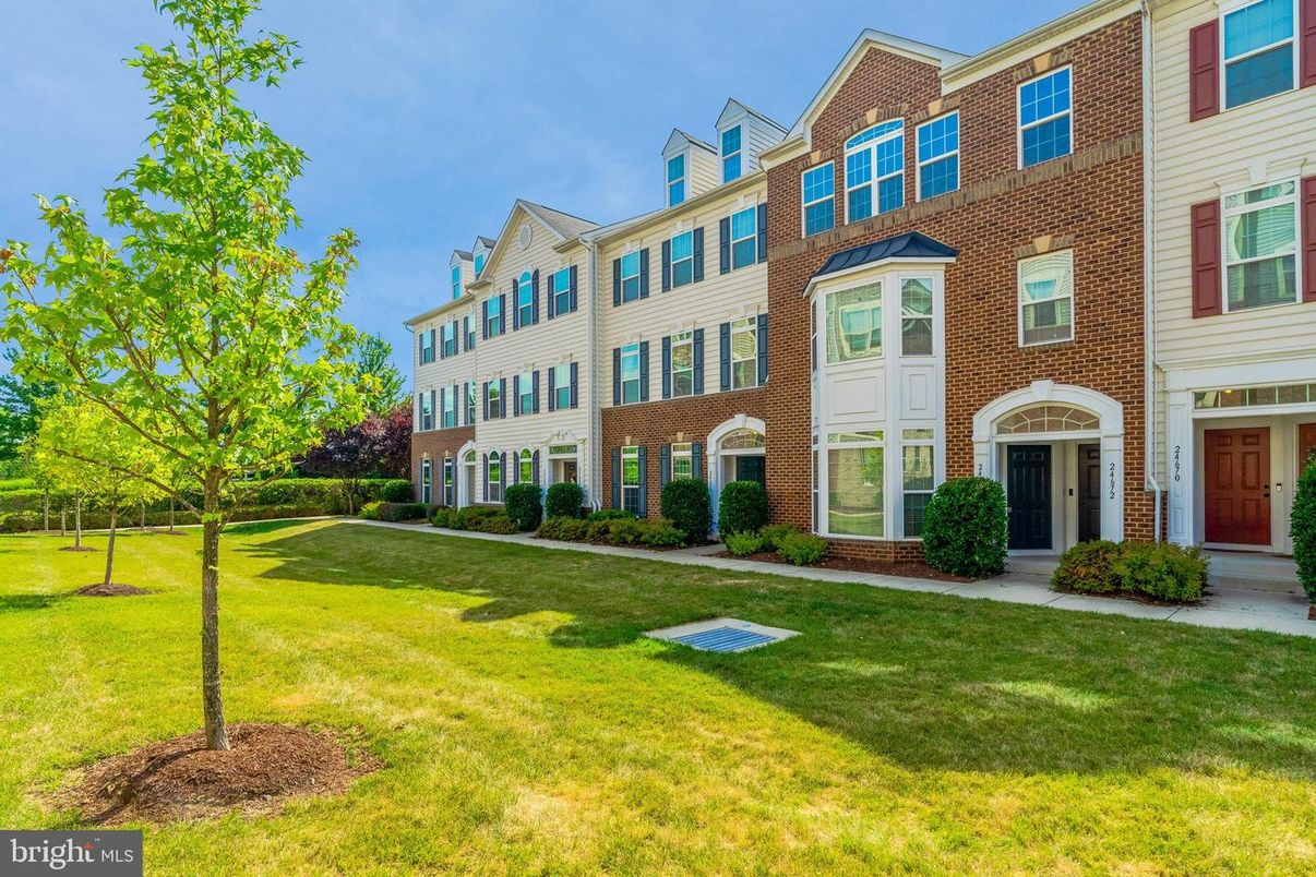 Backyard, Exterior, Facade, Brick Facade, Rowhouse