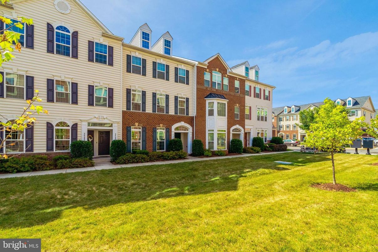 Backyard, Exterior, Facade, Brick Facade, Rowhouse