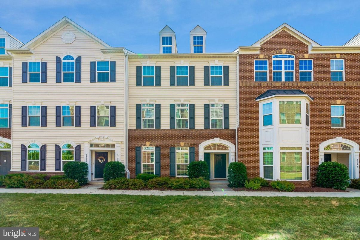Exterior, Facade, Brick Facade, Rowhouse