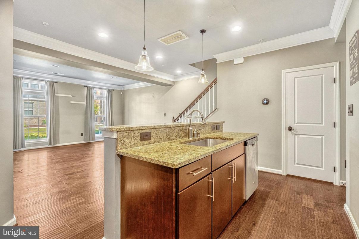 Interior, Pendant Lights, Recessed Lighting, Wood Texture Flooring