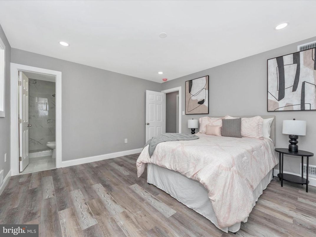 Bathroom, Bedroom, Interior, Recessed Lighting, Wood Texture Flooring