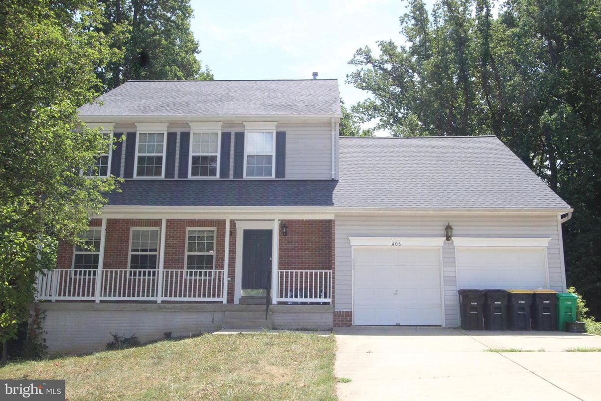Attached, Exterior, Facade, Brick Facade, Cape Cod