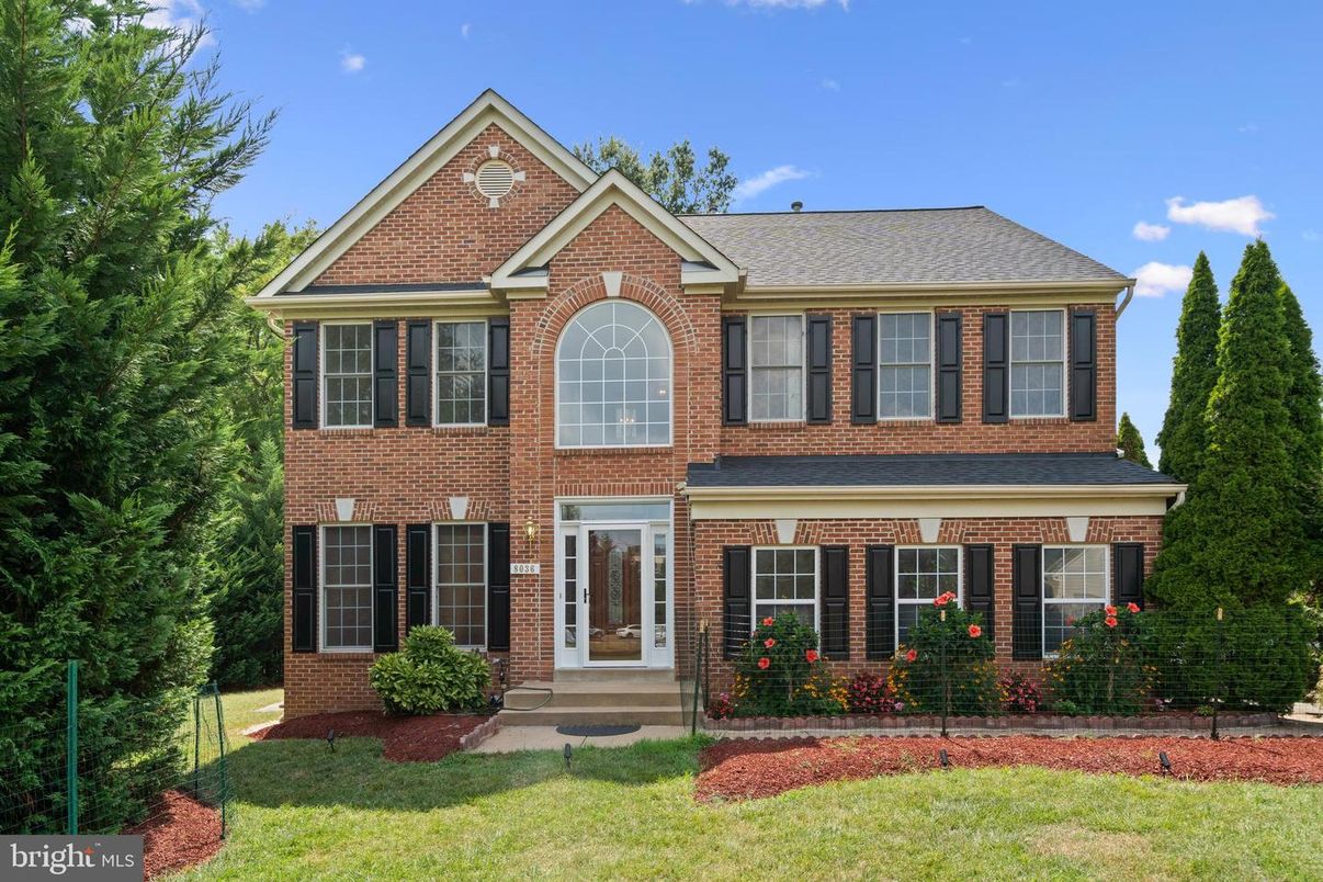 Exterior, Facade, Brick Facade, Brick Traditional