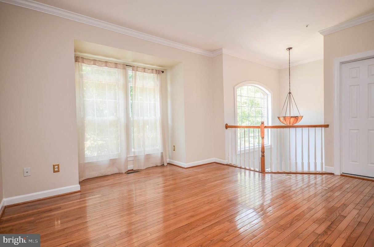 Empty room, Interior, Pendant Lights, Wood Texture Flooring