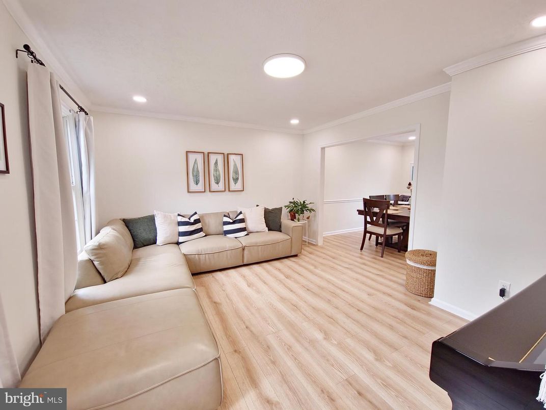Dining room, Interior, Living room, Recessed Lighting, Wood Texture Flooring