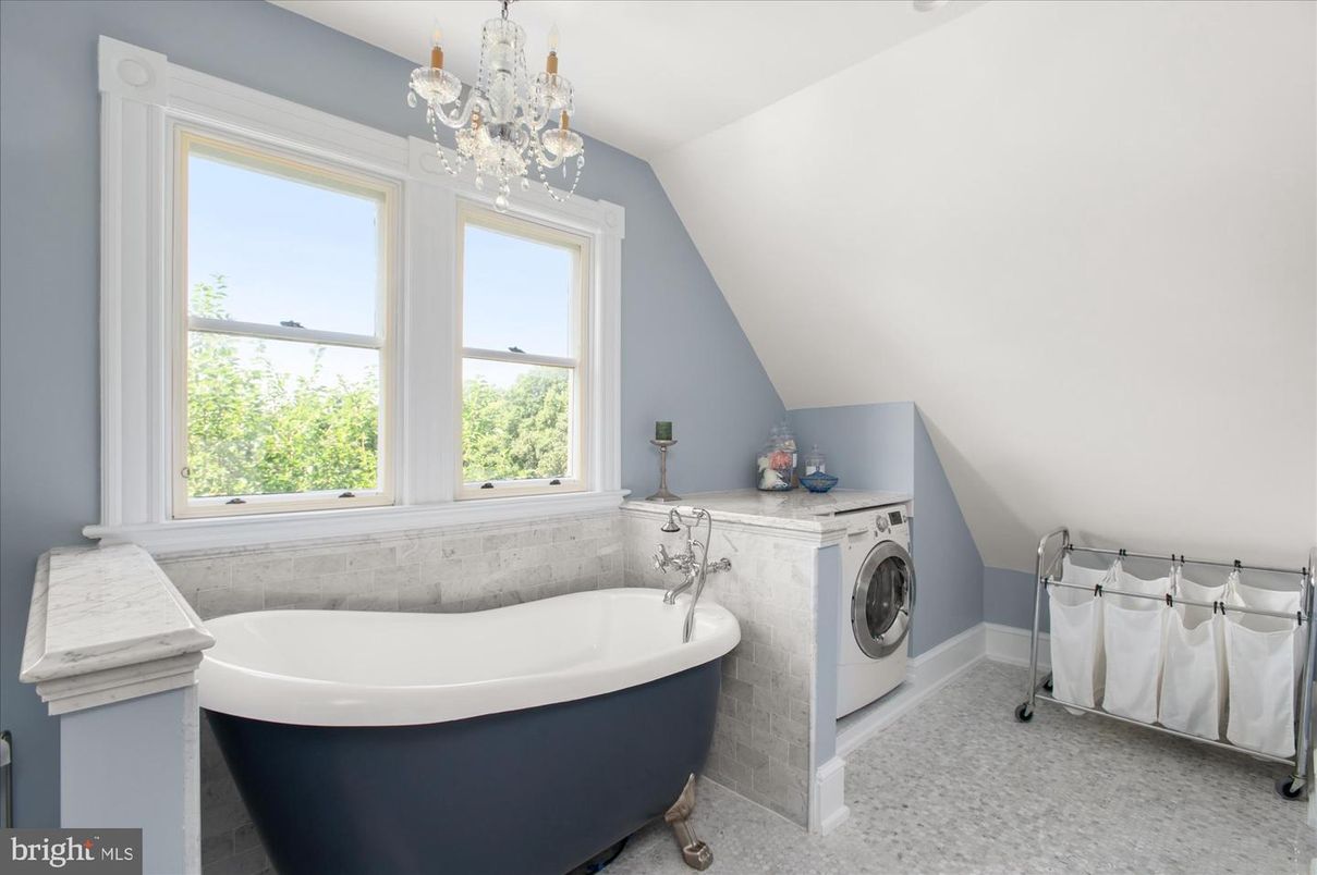 Bathroom, Chandelier, Free Standing Baths, Interior
