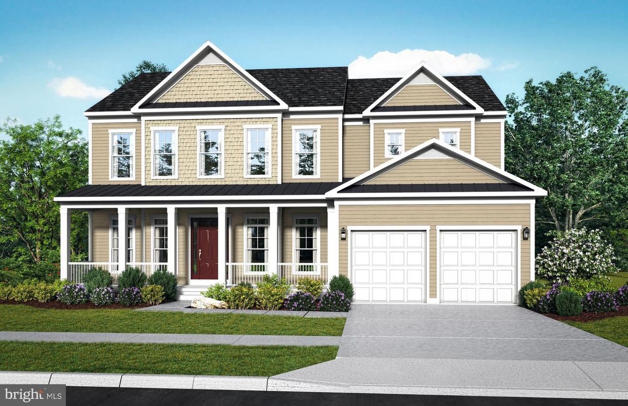 Attached, Exterior, Facade, Farmhouse