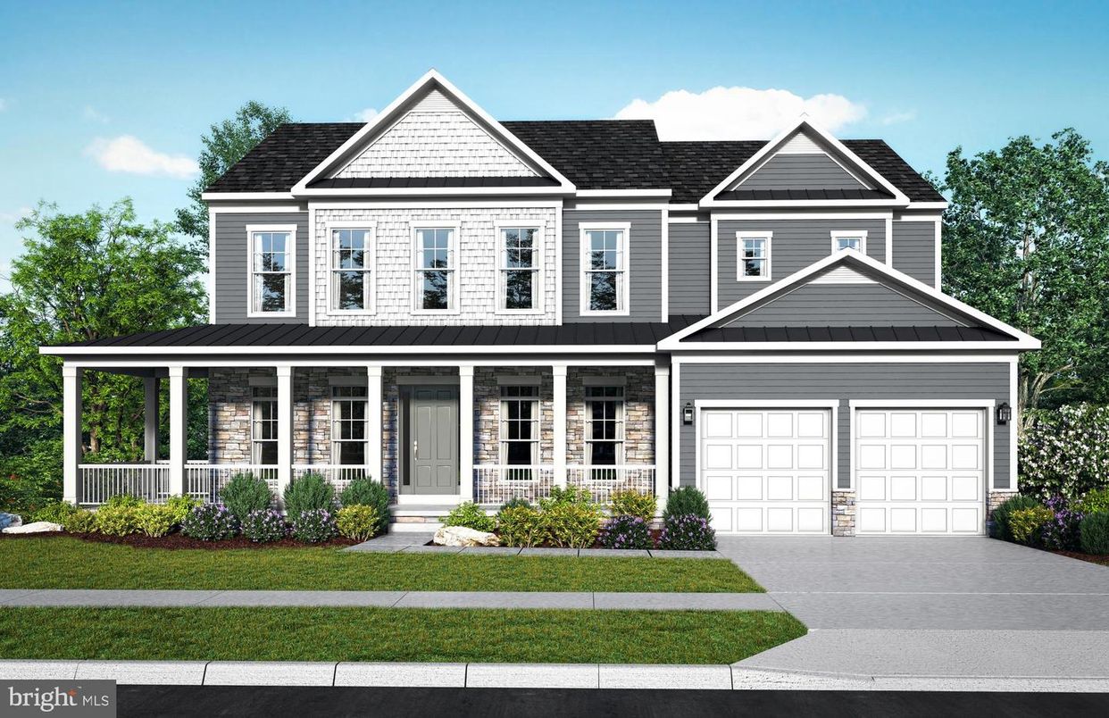 Attached, Exterior, Facade, Farmhouse