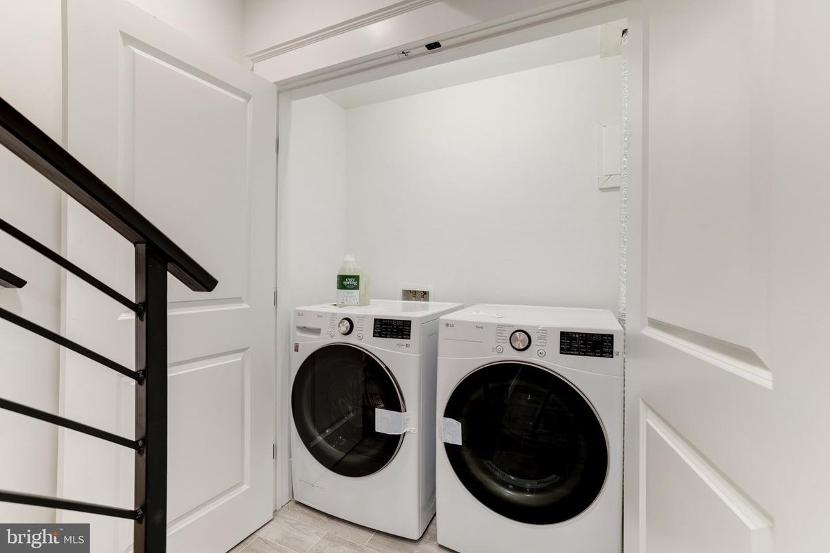 Interior, Washer, Wood Texture Flooring
