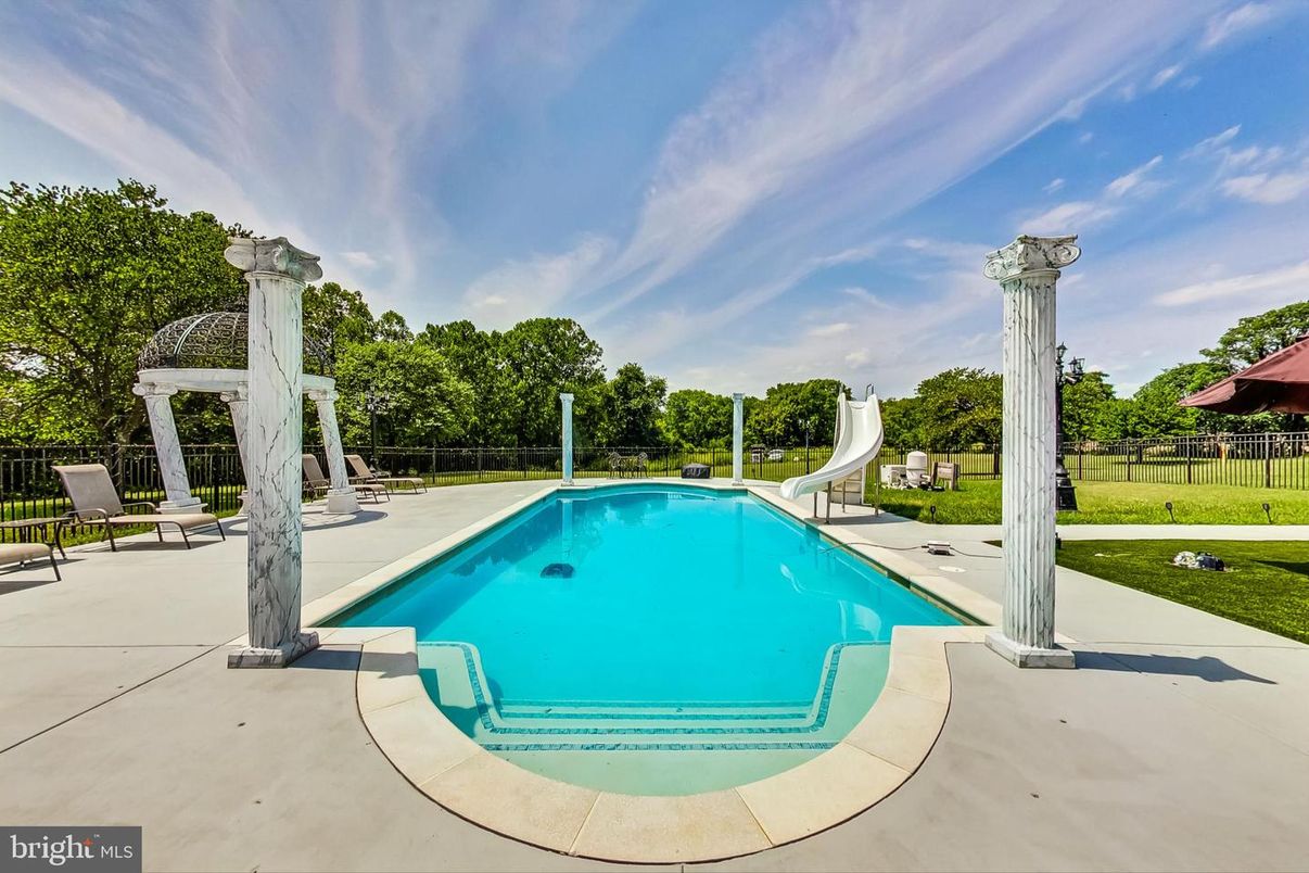 Exterior, Playground, Pool