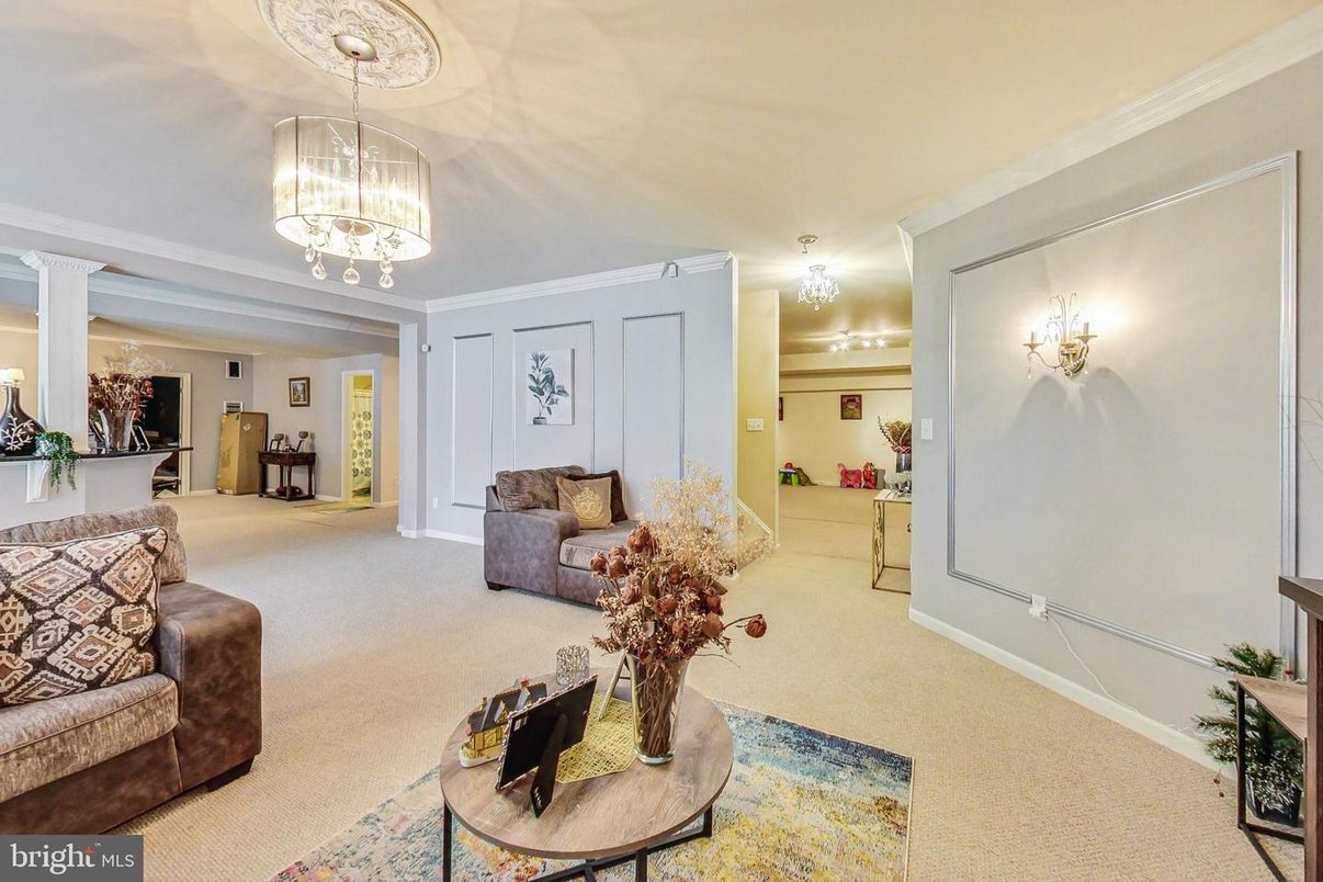 Chandelier, Interior, Living room