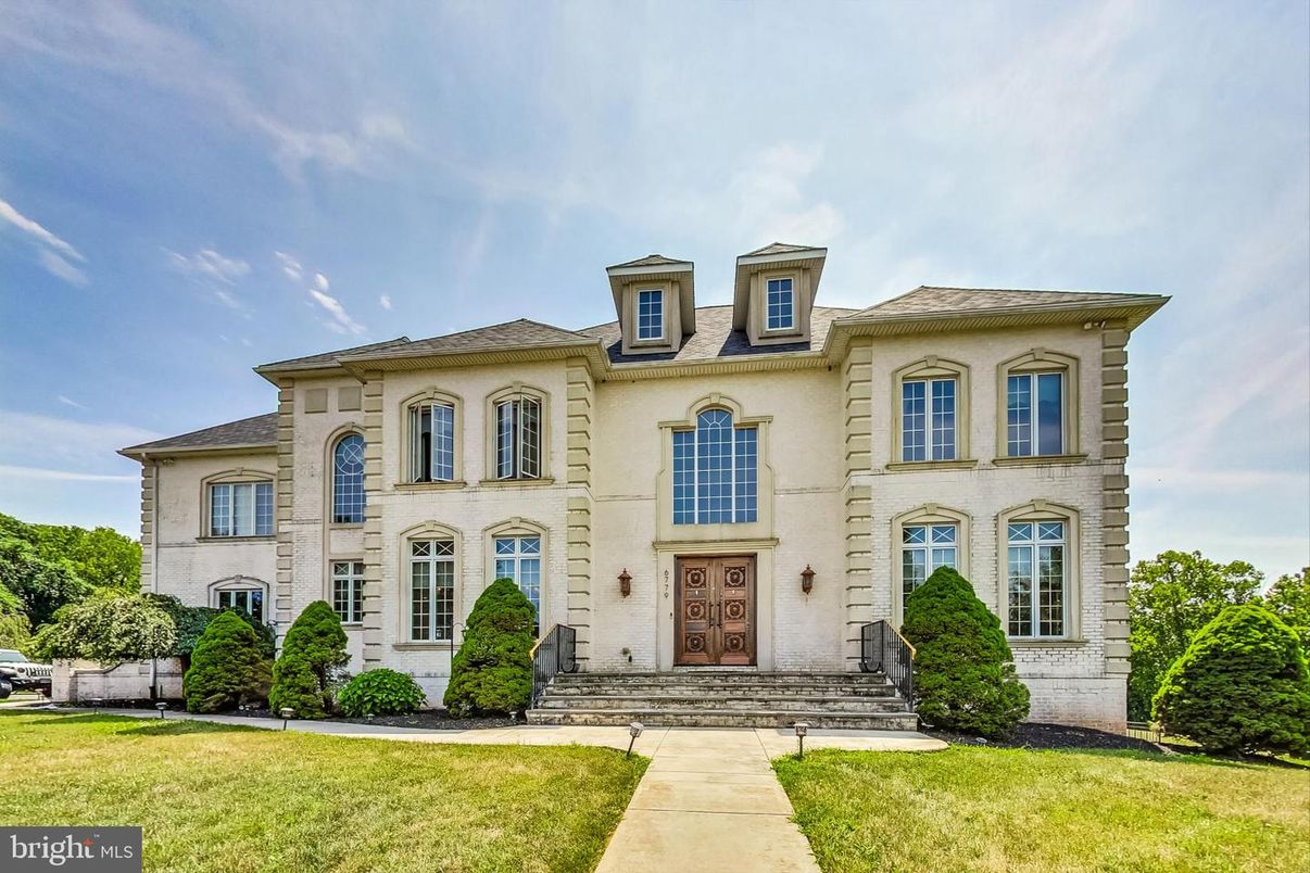 Exterior, Facade, French Provincial