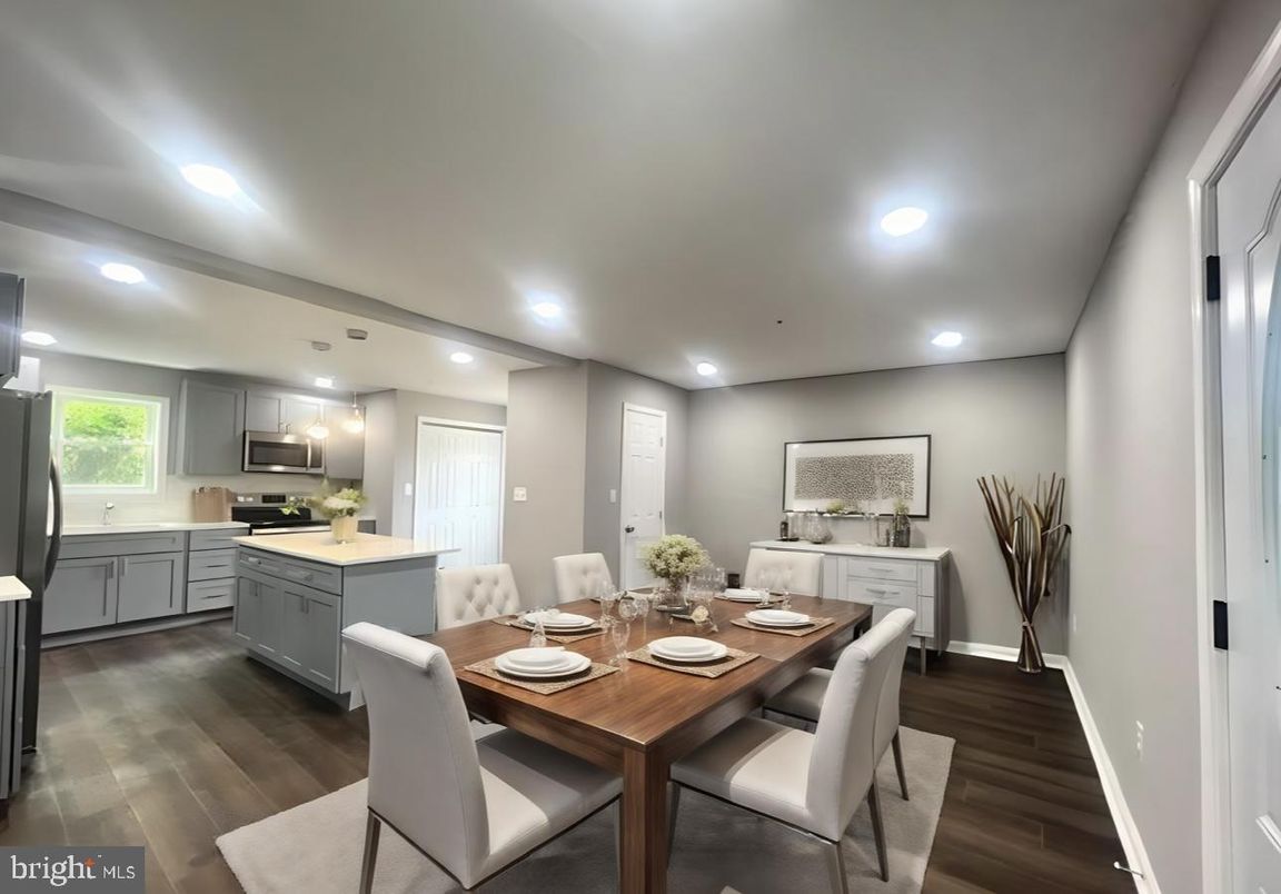 Dining room, Interior, Kitchen, Recessed Lighting, Wood Texture Flooring