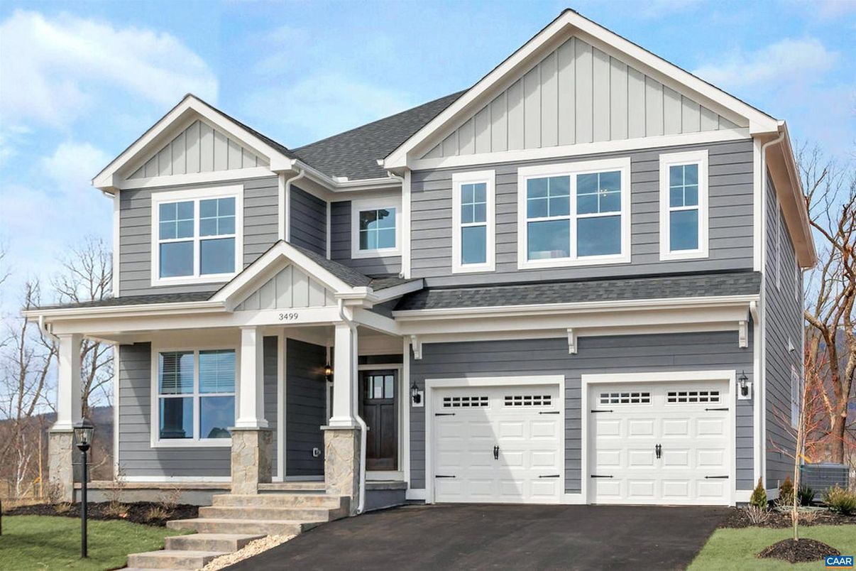 Attached, Exterior, Facade, Farmhouse
