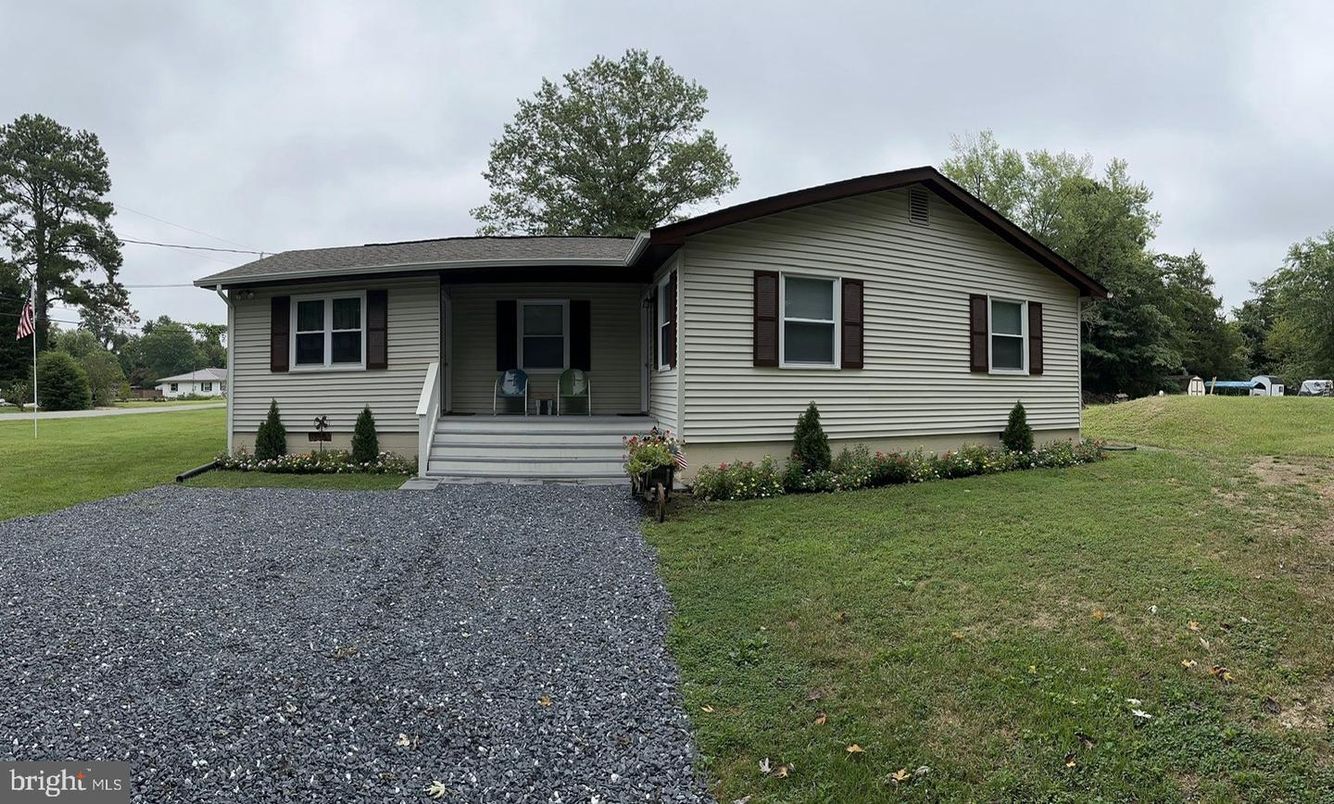 Backyard, Exterior, Facade, Ranch